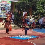 Tari Piriang “Oyak Badarai” Curi Perhatian di HUTAMA MTsN 10 Tanah Datar