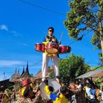Tabuhan Semangat Islami, Drumband MTsN 10 Tanah Datar Curi Perhatian di Pawai Ta’aruf