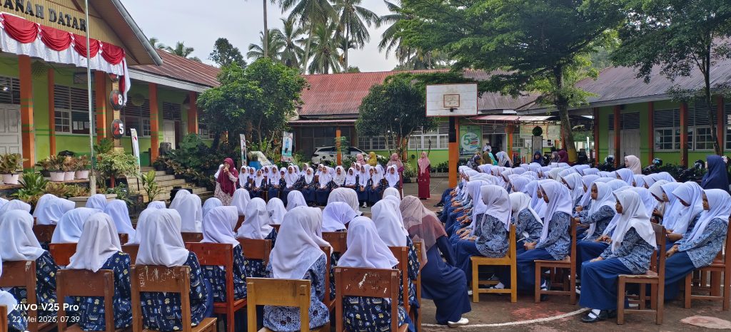 Forum An-Nisa MTsN 10 Tanah Datar: Menanamkan Nilai Keislaman dan Membentuk Muslimah Berkarakter