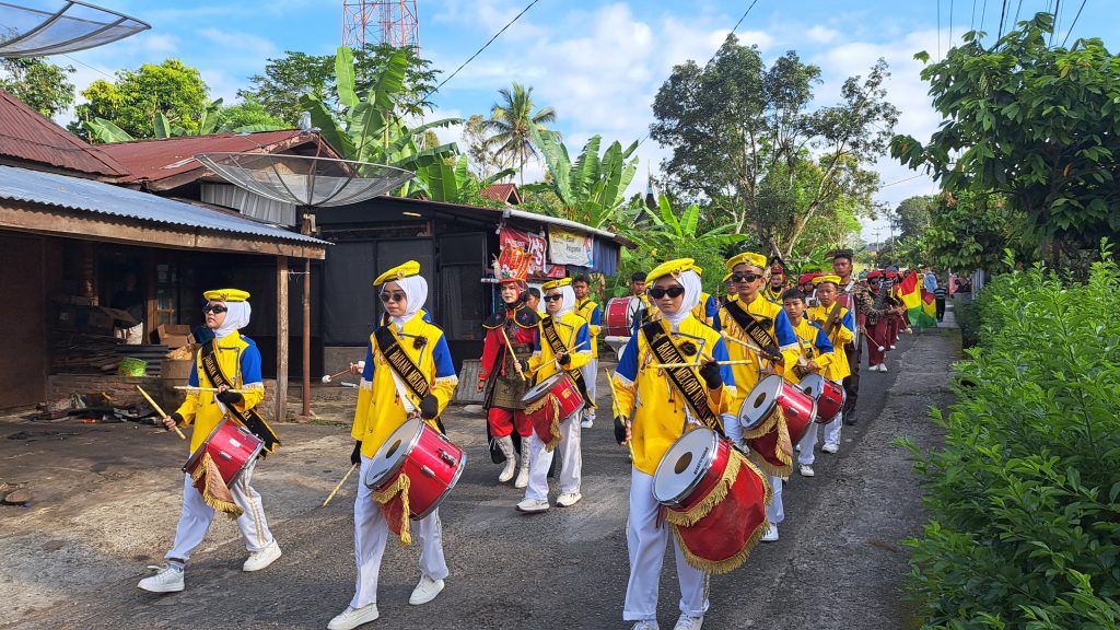 Tabuhan Semangat Hijrah: Drumband MTsN 10 Tanah Datar Ramaikan Pawai Ta’aruf 1 Muharam 1448 H