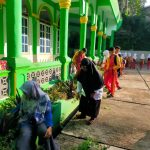 Semarak HUT RI ke-81, MTsN 10 Tanah Datar Kobarkan Semangat GEBERMAS di Tiga Rumah Ibadah